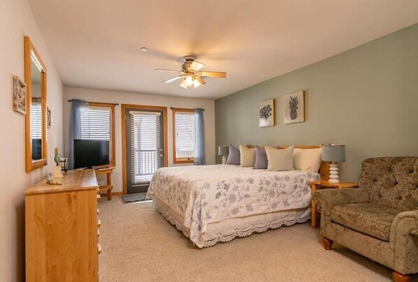 4 habitaciones, tabla de planchar con plancha, cuna de viaje y wifi 