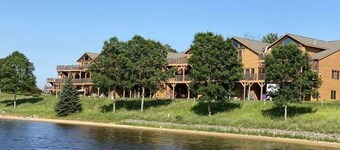 Gorgeous Lakeview Balcony with 4 Bedrooms, best location at the resort!