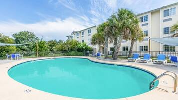 Alberca al aire libre por temporada