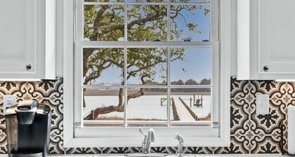 Dolphin Cove - Dazzling Waterfront Cottage w/ Dock