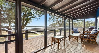 Dolphin Cove - Dazzling Waterfront Cottage w/ Dock