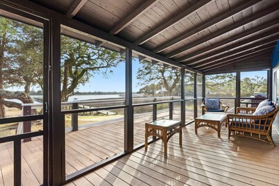 Dolphin Cove - Dazzling Waterfront Cottage w/ Dock