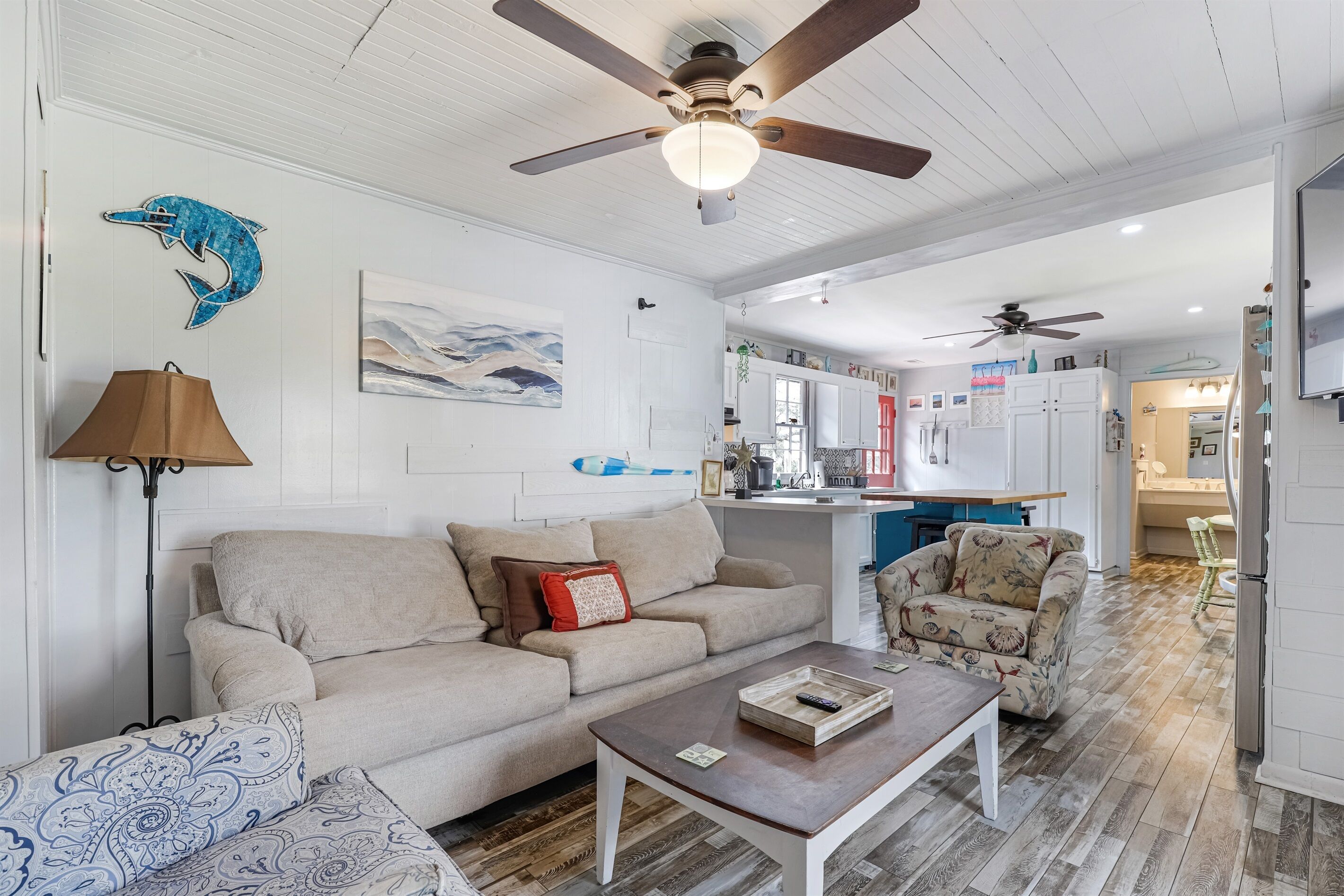 Een smart-tv en boeken