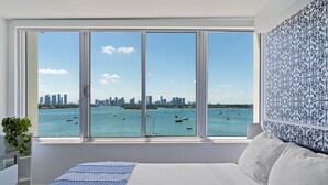 2 bedrooms, desk, iron/ironing board, travel cot - South Beach Bay View Suite - 2 Bedroom 2 Bath + Private Balcony, Pool, Spa & Gym (Miami Beach)