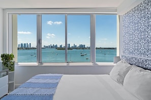 2 bedrooms, desk, iron/ironing board, WiFi