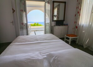 Superior Villa | 3 bedrooms, iron/ironing board, travel crib, free WiFi - Home with View of Agios Ioannis in Tinos (Tinos)