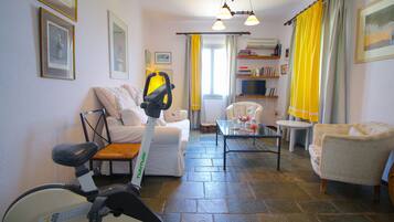 Villa superior | Área de sala de estar | Televisión