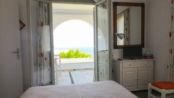 3 bedrooms, iron/ironing board, travel cot, free WiFi