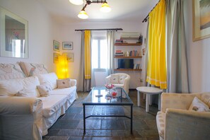 Superior Villa | Living area | TV - Home with View of Agios Ioannis in Tinos (Tinos)