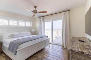 3 bedrooms, pillow-top beds, desk, iron/ironing board