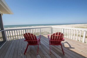 Property grounds - Spacious Gulf Front Home on Extra Wide Lot! (Port St. Joe)