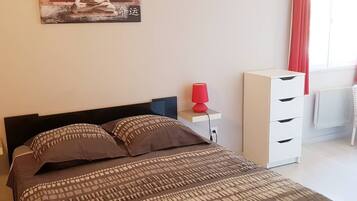 2 chambres, fer et planche Ă repasser, Wi-Fi, draps fournis