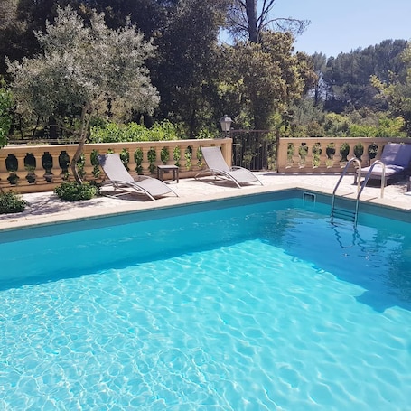 Outdoor pool. PROVENCE RENTAL 5 PERS SWIMMING POOL TENNIS PÉTANQUE - Le Domaine d'Alèzen