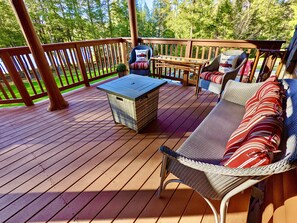 Property grounds - Quiet Waterfront Retreat on 2 Private Acres - w/Game Room, Kayaks & Canoes (Gardiner)