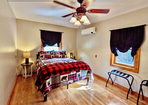 2 bedrooms, in-room safe, desk, iron/ironing board