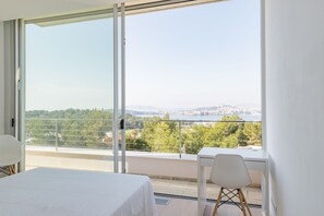 5 bedrooms, iron/ironing board, WiFi, wheelchair access