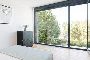 5 habitaciones, tabla de planchar con plancha y wifi 