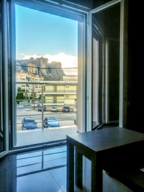 Luxury Apartment | Balcony view - Terra di Meteora Suites 1 (Kalabaka)