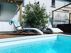 Piscina all'aperto, una piscina riscaldata