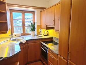 Kühlschrank, Ofen, Herdplatte, Geschirrspüler