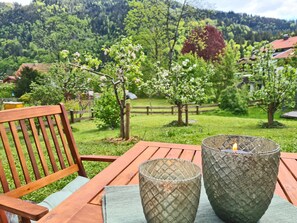 Outdoor dining - Ferienwohnung Berglust 62 qm Separates Schlafzimmer und Terrasse (Sachrang)