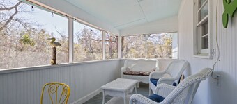 Turtle Shack - Super Cute Beach House 1mi to OIB