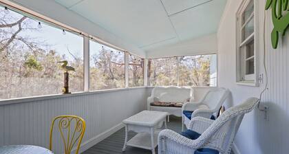 Turtle Shack - Super Cute Beach House 1mi to OIB