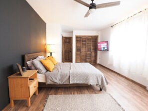 4 bedrooms, desk, iron/ironing board, travel cot