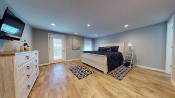 3 bedrooms, iron/ironing board, free WiFi, bed sheets