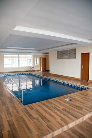 Indendørs pool