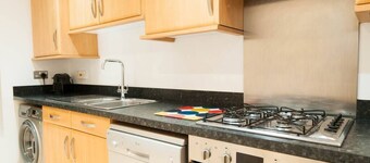 Atlas House - Ideal for Contractors