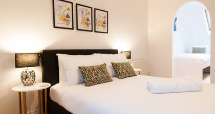 Atlas House - Ideal for Contractors