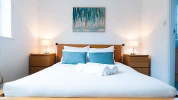 2 bedrooms, iron/ironing board, internet, bed sheets