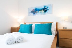 2 bedrooms, iron/ironing board, internet, bed sheets