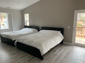 4 Schlafzimmer, Schreibtisch, Reisekinderbett, WLAN