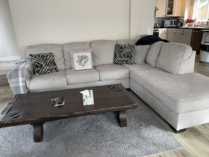 Smart-TV, Kamin, Bücher