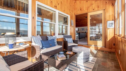 The Kove - Lakeside Living with Spectacular Views!