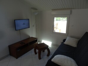 Fernseher, Bücher, Stereoanlage