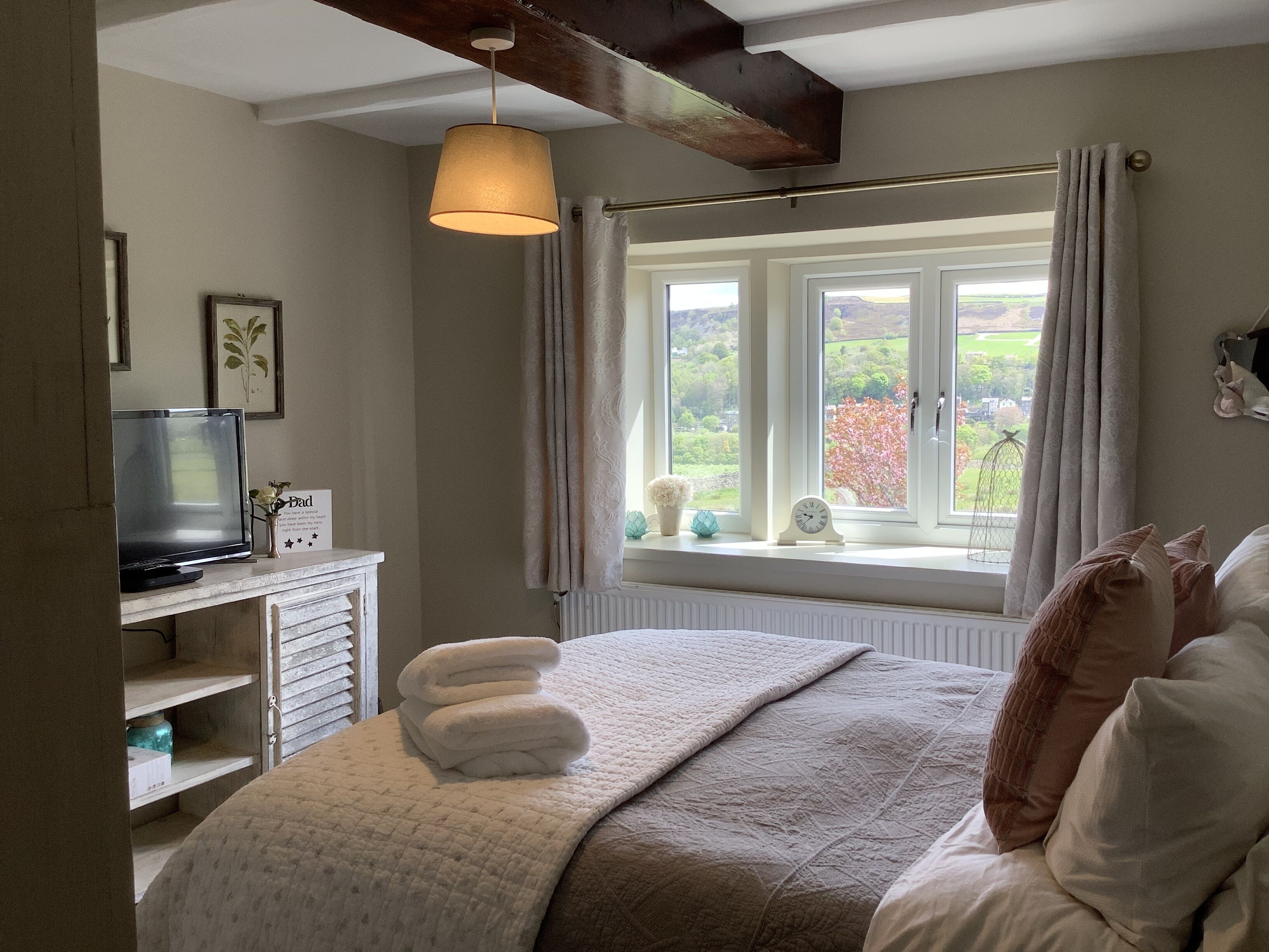 3 bedrooms, iron/ironing board, travel crib, free WiFi