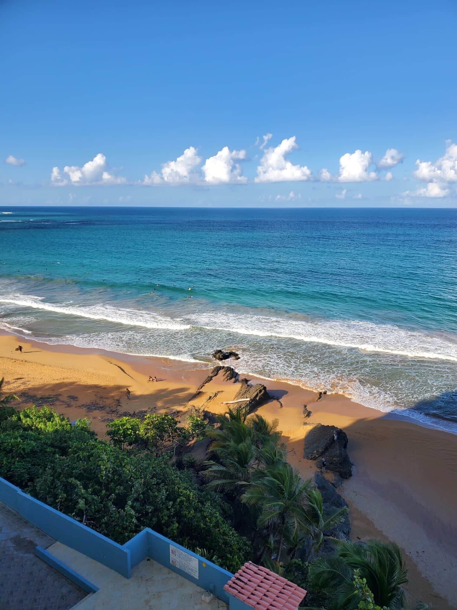 Beach nearby, sun loungers, beach towels
