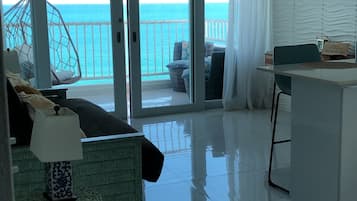 Smart TV, video games, Netflix, DVD player