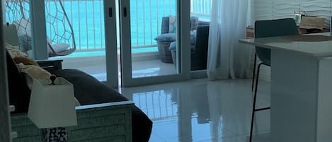 Smart-TV, videospill, Netflix og DVD-spiller