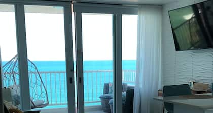 OCEAN VIEW GORGEOUS 1 Full Bedroom Apt.BRAND NEW UNIT SPECTACULAR & CHIC. 5Stars