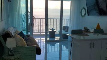 Smart-TV, Videospiele, Netflix, DVD-Player