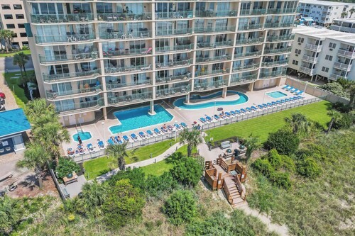 Oceanfront Luxury Top Location Lazy River Pool Grills