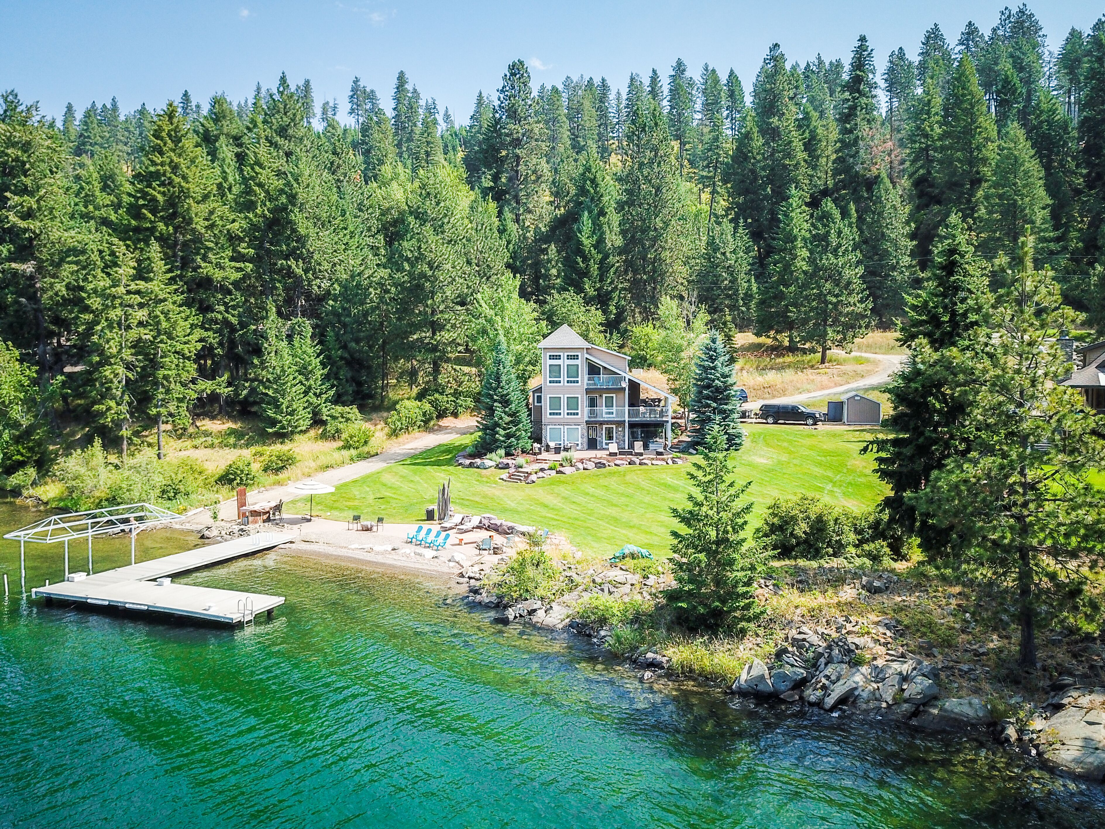 Beautiful waterfront getaway in Bottle Bay
