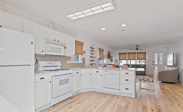 Fridge, stovetop, dishwasher