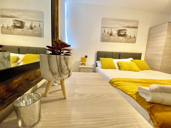 2 bedrooms - Winter Gardens Service Apartment 1 (Blackpool)