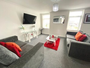 Living area - Cherry Apartment · Cherry Suite Pleasure Beach 2Bed Apartment (Blackpool)