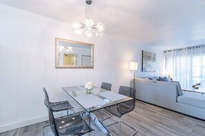 Dining - 4 pools, quiet Townhouse Walking Distance to Old Town, Five Star Reviews (Scottsdale)